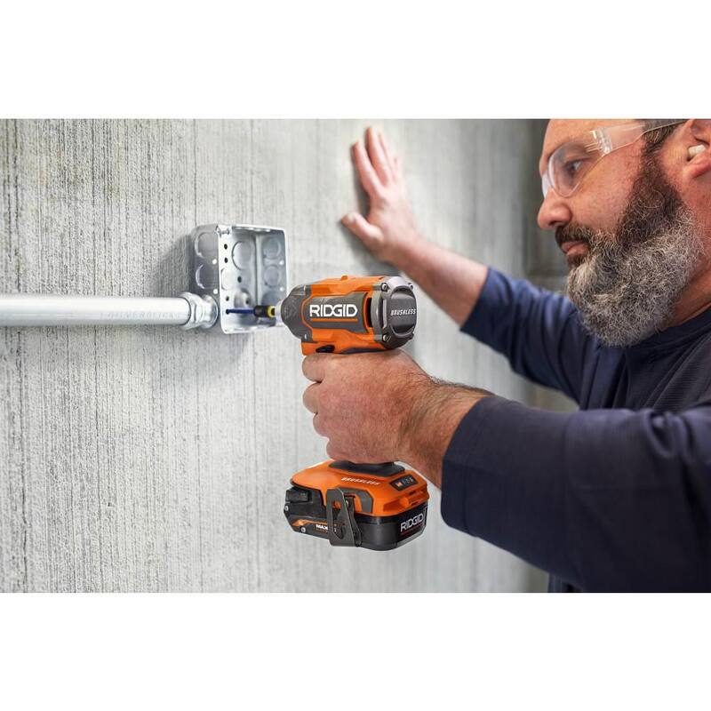 Kit combinado inalámbrico con motor sin escobillas de 18V de RIDGID que incluye un controlador de impacto de 1/4 de pulgada con 3 velocidades y una sierra multi-material de 3 pulgadas (Solo herramientas) - R862311B-R87547B