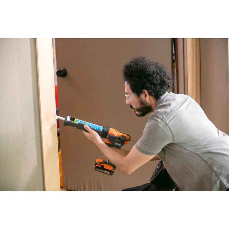 Juego de herramientas inalámbricas RIDGID de 18V de 3 piezas con sierra multi-material SubCompact sin escobillas, pistola de calafateo y soplador compacto para sitios de trabajo (solo herramientas) - R87547B-R84044B-R86043B