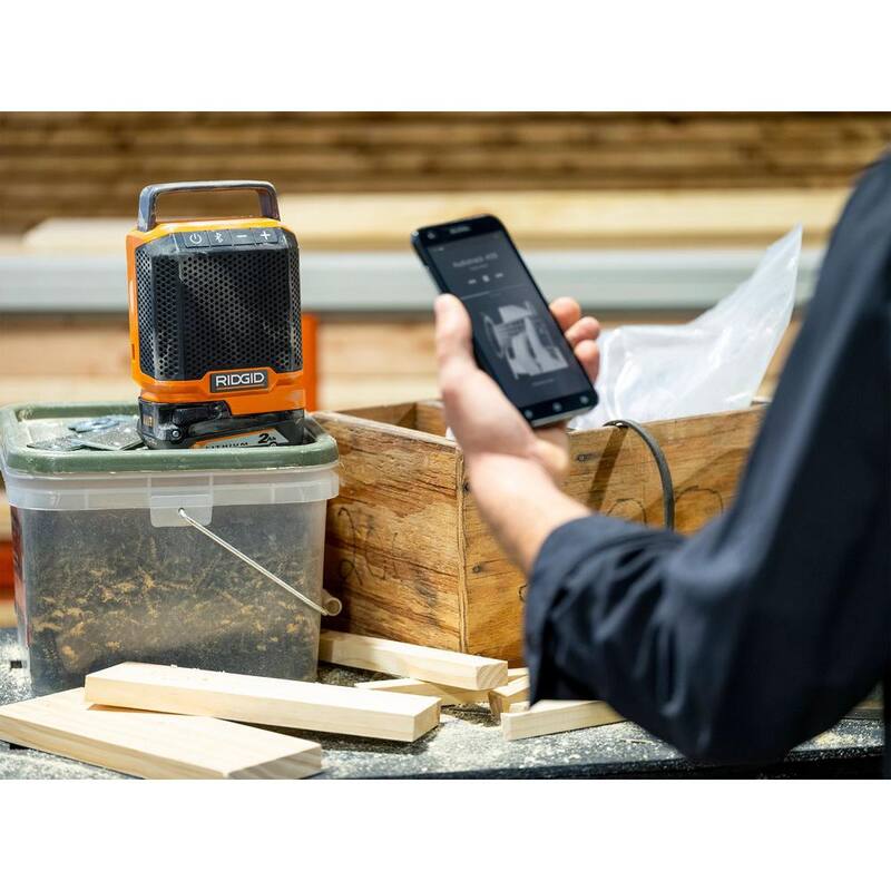 Juego de herramientas inalámbricas RIDGID de 18V con 6 herramientas, batería de 2.0 Ah, cargador y bolsa de herramientas - R9639SB2