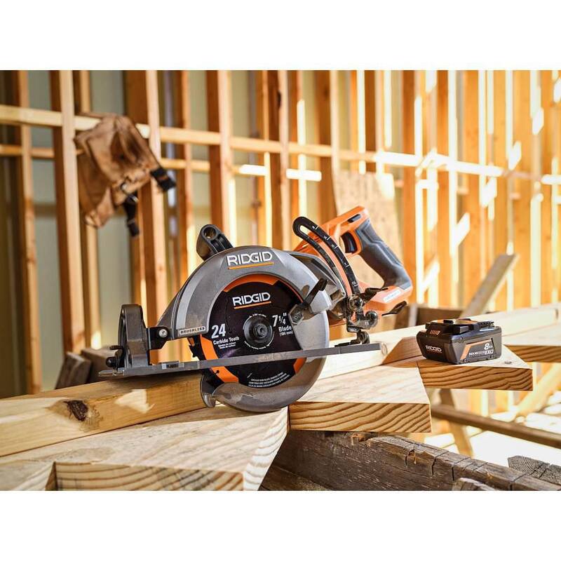 Kit de combo inalámbrico sin escobillas de 18V de RIDGID con sierra circular de 7-1/4 pulgadas y clavadora de calibre 18 (solo herramientas) - R8658B-R09891B