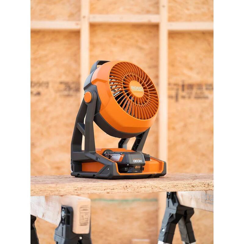 Kit combinado de 3 herramientas inalámbricas RIDGID 18V con inversor de corriente alterna, ventilador, luz LED y baterías de 4.0 y 2.0 Ah - AC86097-AC8400802-AC87004-R8699B-R860721
