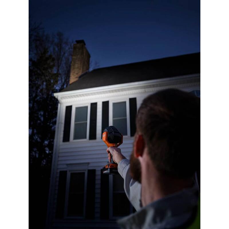 Juego de herramientas inalámbricas RIDGID de 18V con 2 herramientas, llave de impacto de 1/2 pulgadas sin escobillas, foco, batería de salida máxima de 4 Ah y cargador - R86012K-R8699B