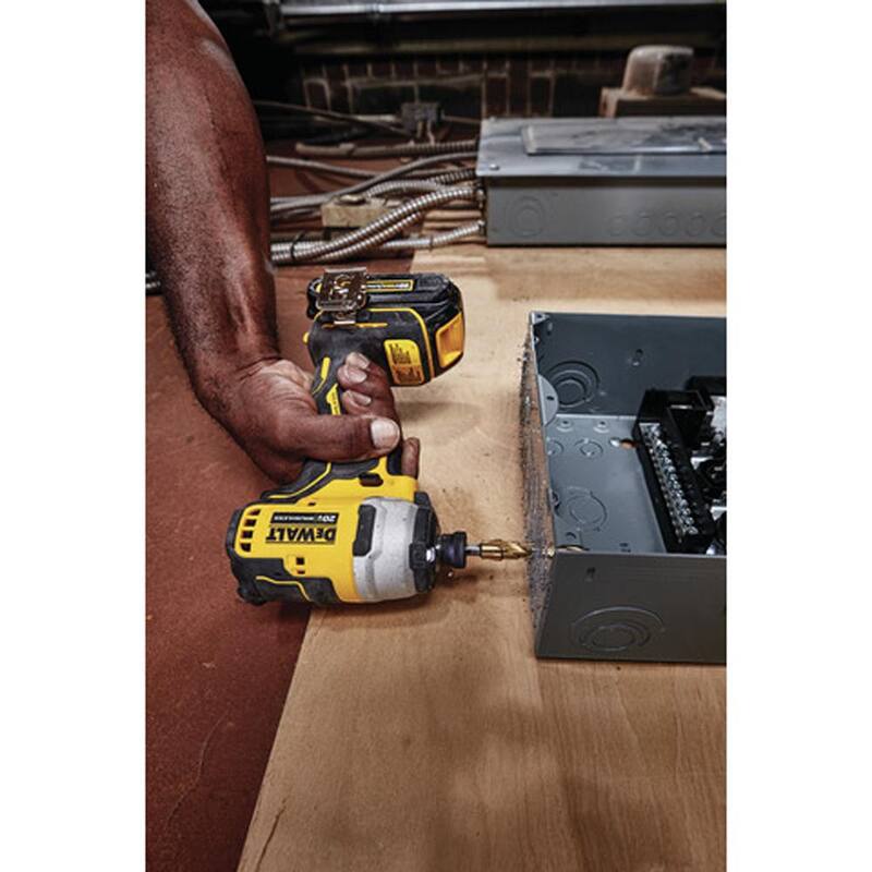 DEWALT ATOMIC 20V MAX Destornillador de Impacto Inalámbrico y Compacto de 1/4 de pulgada sin escobillas, (1) Batería de 20V 1.3Ah, Cargador y Bolsa - DCF809C1