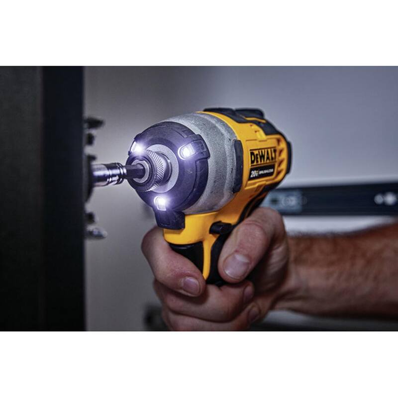 DEWALT ATOMIC 20V MAX Destornillador de Impacto Compacto Inalámbrico de 1/4 de pulgada, Lijadora de 1/4 de hoja de 20V, (2) Baterías de 20V 1.3Ah y Cargador - DCF809C2WDCW200
