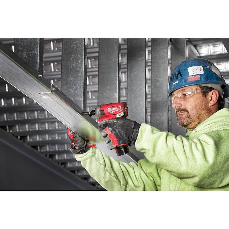 Milwaukee M12 FUEL SURGE 12V Lithium-Ion Brushless Cordless 1/4 pulgadas Hex Impact Driver con Batería de Alto Rendimiento 2.5 Ah - 2551-20-48-11-2425