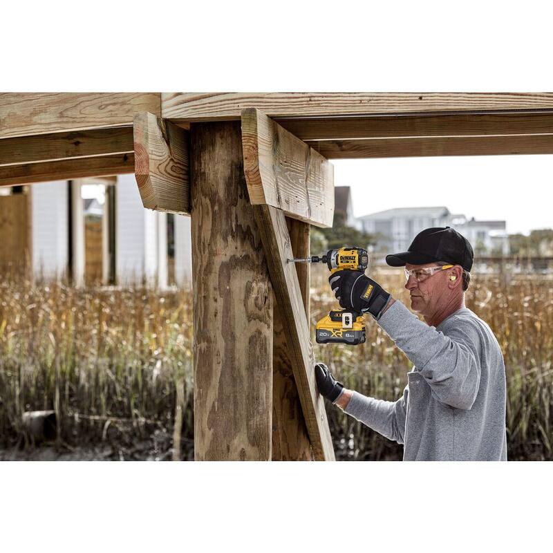 Llave de impacto inalámbrica DEWALT 20V Max XR de iones de litio con kit inicial de 6.0 Ah y 4.0 Ah - DCF860BWCB2460C