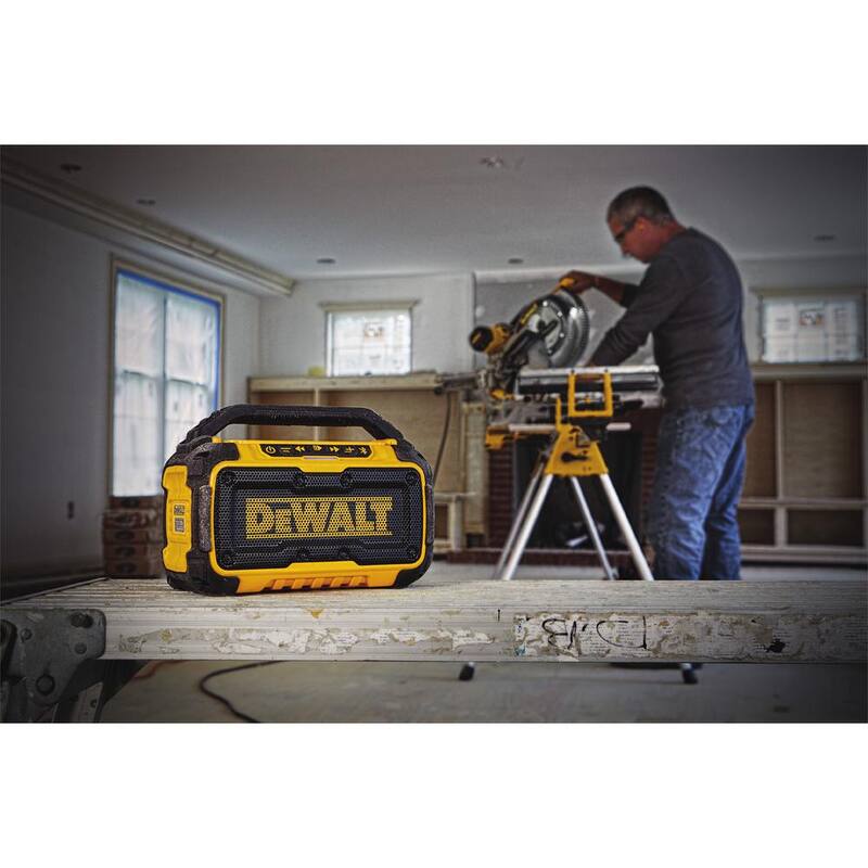 Kit de destornillador de impacto sin escobillas DEWALT ATOMIC 20V MAX de 1/4 pulgadas, inalámbrico de iones de litio, con altavoz Bluetooth y batería de 5Ah y cargador - DCF850P1WDCR010