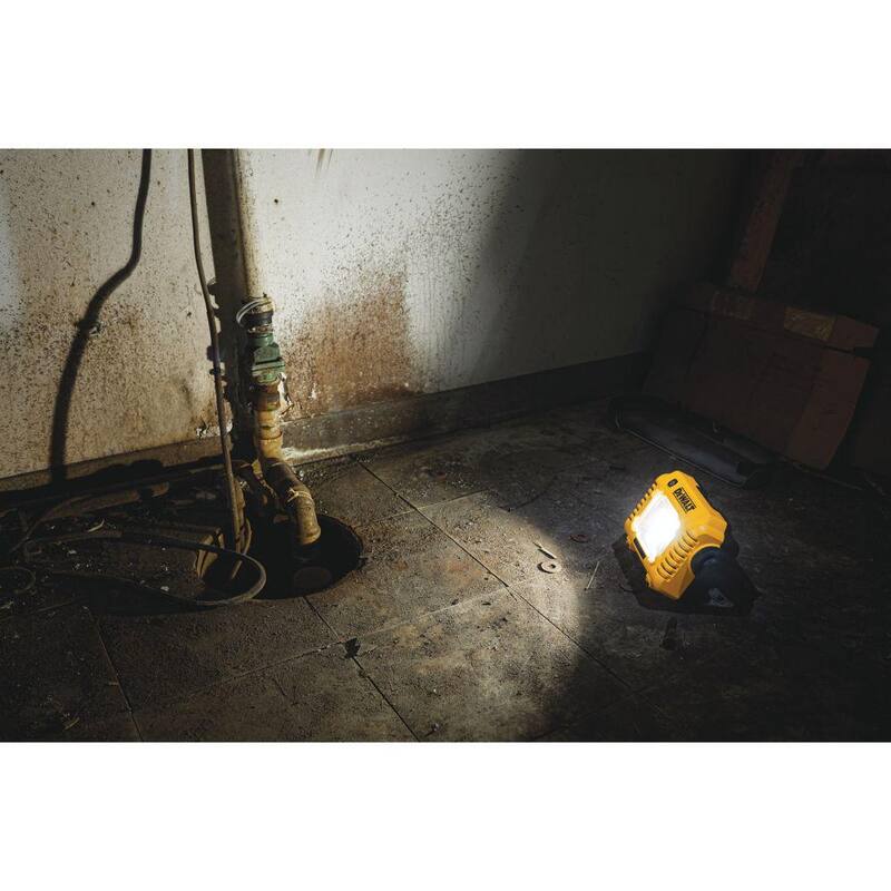 DEWALT ATOMIC 20V MAX Juego de driver de impacto inalámbrico sin escobillas de ion de litio de 1/4 de pulgada y luz de tarea compacta con batería de 5Ah - DCF850P1WCL077B