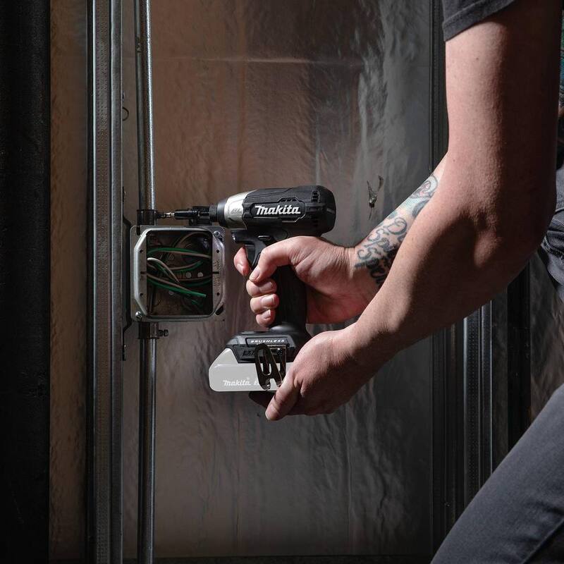 Makita 18V LXT Sub-Compact Lithium-Ion Brushless Cordless Impact Driver (Herramienta solamente) - XDT18ZB