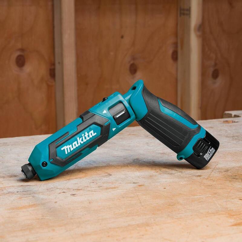 Juego de destornillador de impacto inalámbrico de 1/4 de pulgada con batería de iones de litio de 7.2V - TD022DSE de Makita