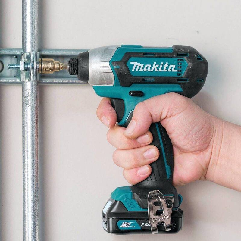 Juego de Impact Driver inalámbrico Makita 12V max CXT de 1/4 pulgadas con baterías 2.0Ah, cargador y estuche rígido - DT03R1