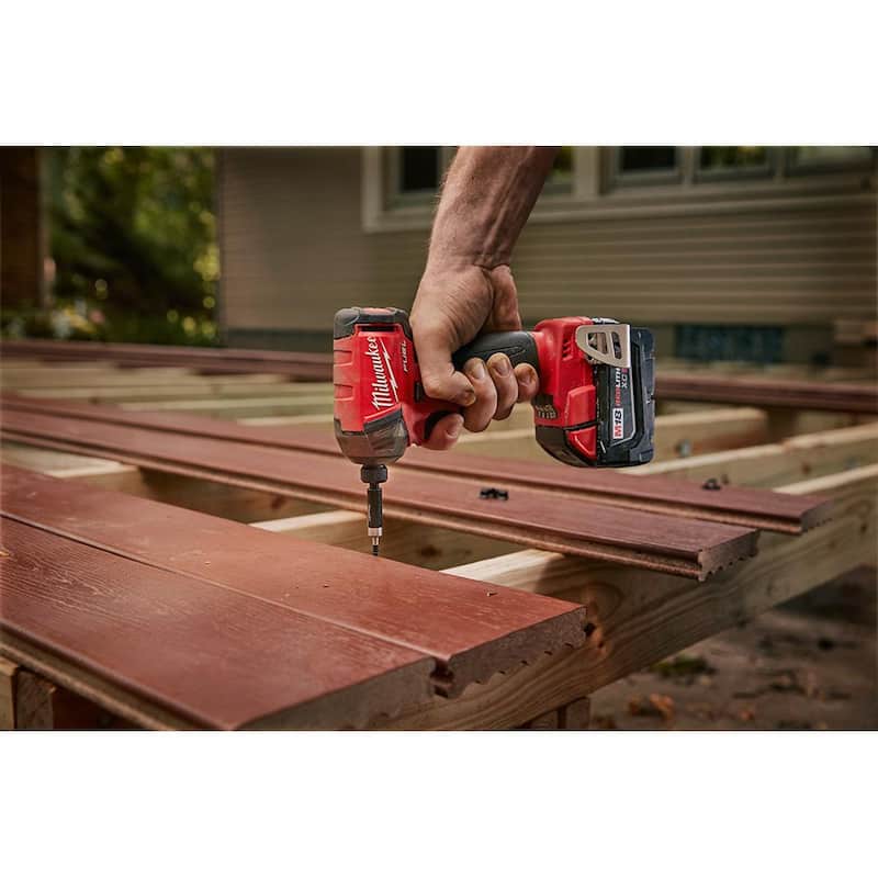Milwaukee M18 FUEL SURGE Kit de impacto inalámbrico con tecnología Brushless de 18 V y batería de iones de litio de 1/4 de pulgada, incluye M18 FUEL mezclador de lodo de 1/2 de pulgada - 2760-22-2810-20