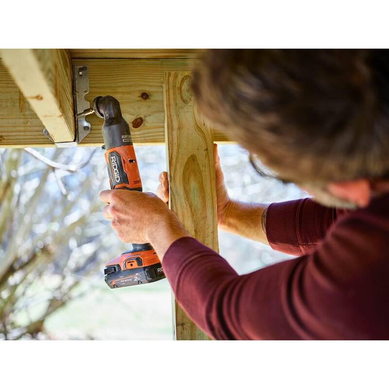 RIDGID 18V Atornillador de impacto angular derecho subcompacto sin escobillas con batería de 2.0 Ah y cargador - R87730B-AC9302
