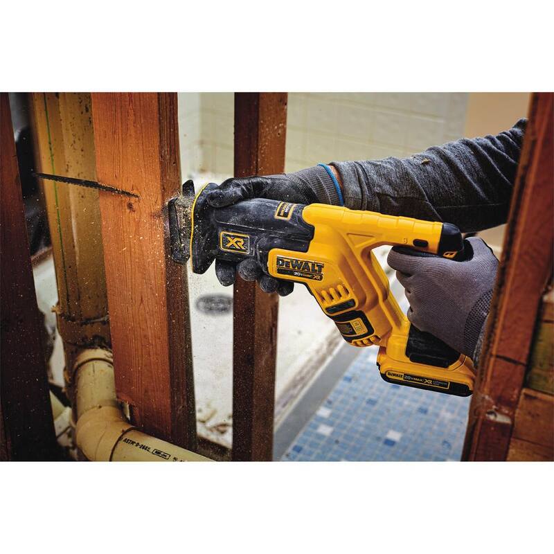 Si, claro. El título traducido sería: Sierra de Sable Compacta Inalámbrica sin Escobillas DEWALT 20V MAX y Batería de Iones de Litio 20V MAX 4.0Ah - DCS367BW204