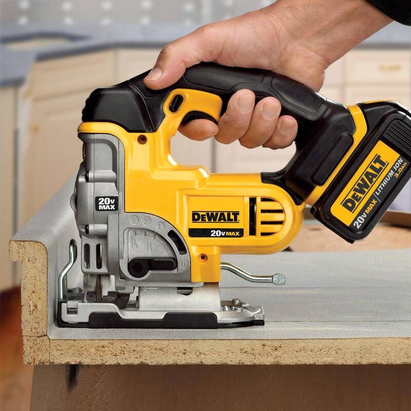 SIerra de Calar Inalámbrica DEWALT 20V MAX, (1) Batería de Iones de Litio Compacta de 20V MAX de 3.0Ah y Cargador de 12V-20V MAX - DCS331BW230C