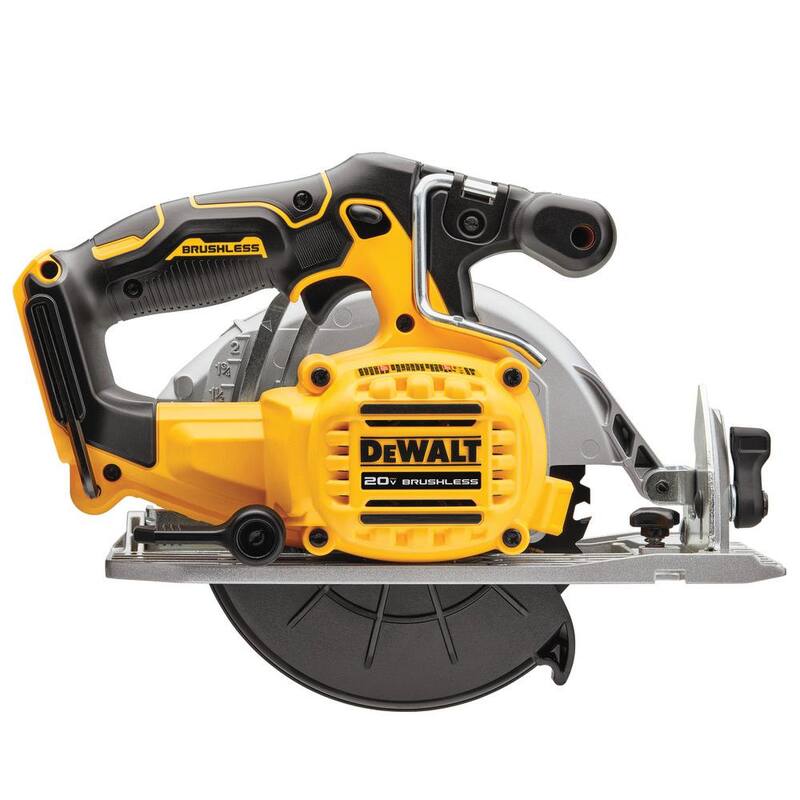 Si traduzco el título sin la marca del producto, quedaría así:

"Sierra circular inalámbrica sin escobillas DEWALT 20V MAX de 6-1/2 pulgadas con paquete de batería de litio compacta de 20V MAX de 4.0Ah - DCS565BWDCB240"