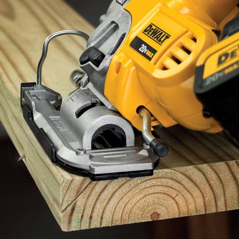 Si la marca del producto no debe ser traducida, el título traducido sería el siguiente:

Sierra de calar inalámbrica DEWALT 20V MAX de iones de litio y Batería compacta DEWALT 20V MAX de iones de litio 3.0Ah - DCS331BWDCB230