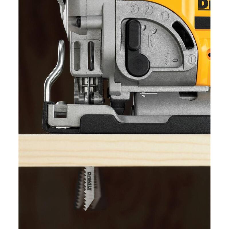 Si la marca del producto no debe ser traducida, el título traducido sería el siguiente:

Sierra de calar inalámbrica DEWALT 20V MAX de iones de litio y Batería compacta DEWALT 20V MAX de iones de litio 3.0Ah - DCS331BWDCB230