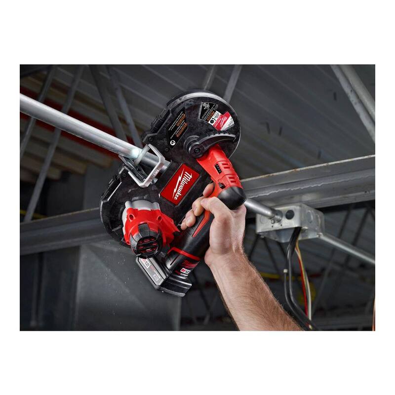 Si la marca del producto no debe ser traducida, el título sería: Sierra de banda subcompacta inalámbrica Milwaukee M12 12 voltios de ion de litio con batería M12 2.0Ah - 2429-20-48-11-2420