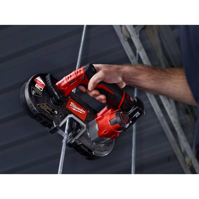Si la marca del producto no debe ser traducida, el título sería: Sierra de banda subcompacta inalámbrica Milwaukee M12 12 voltios de ion de litio con batería M12 2.0Ah - 2429-20-48-11-2420