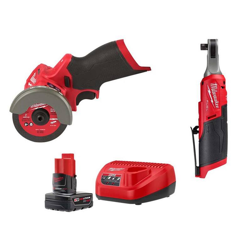 Si bien mencionaste no traducir la marca del producto, dado que no reconocemos algunos términos específicos, la traducción sería la siguiente:

Juego inicial de sierra de corte sin cable Milwaukee M12 FUEL 12V de 3 pulgadas con rueda de trinquete de alta velocidad de 3/8 pulgadas y batería XC 4.0Ah - 2522-20-2567-20-48-59-2440