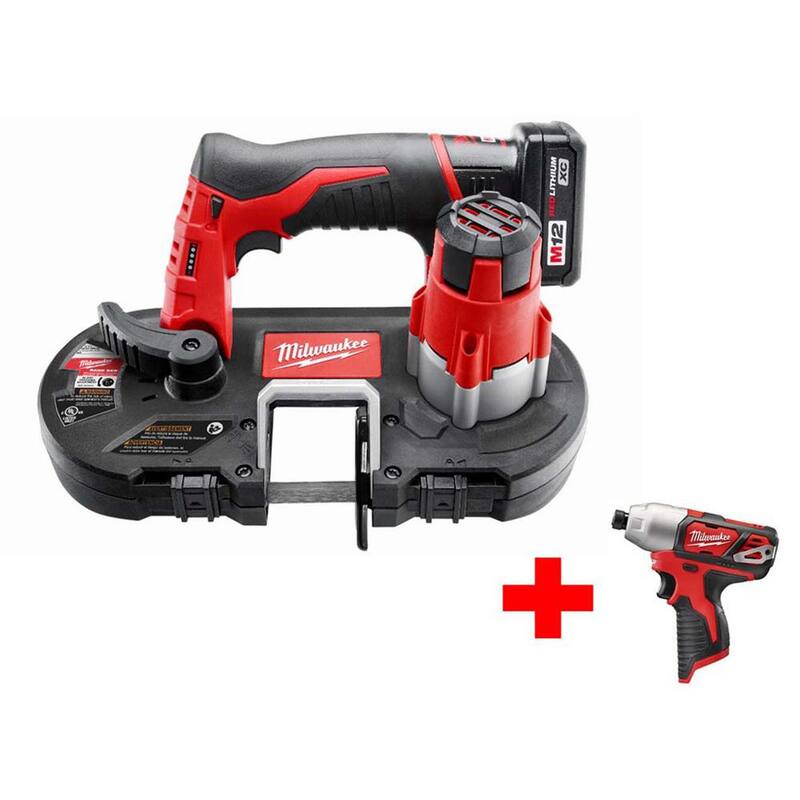 Si no deseas traducir el nombre de la marca del producto, la traducción sería la siguiente:

- Kit de sierra de banda inalámbrica subcompacta Milwaukee M12 12V de iones de litio con (1) batería de 3.0 Ah, cargador y destornillador de impacto hexagonal M12 de 1/4 de pulgada - 2429-21XC- 2462-20.