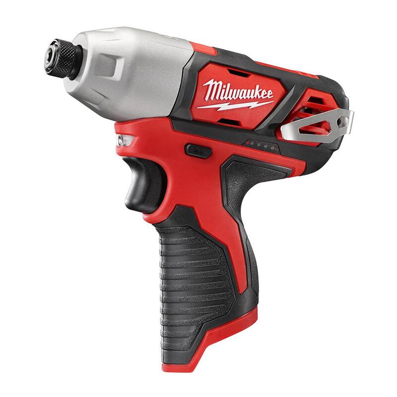 Si no deseas traducir el nombre de la marca del producto, la traducción sería la siguiente:

- Kit de sierra de banda inalámbrica subcompacta Milwaukee M12 12V de iones de litio con (1) batería de 3.0 Ah, cargador y destornillador de impacto hexagonal M12 de 1/4 de pulgada - 2429-21XC- 2462-20.