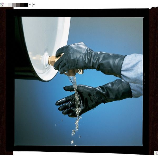 Honeywell North Chemical Resistant Gloves, Butyl, 14 in L, 7 mil, Black, L, 1 PR - B074GI/L