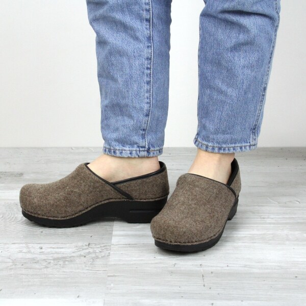 Sanita AVA Women's Vegan Closed Back Clog in Stone, Size 8.5-9, PR - 477946-020-40