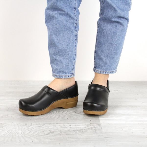 Sanita PROFESSIONAL PU Women's Closed Back Clog in Black/Tan, Size 6.5-7, PR - 1500006W-022-38