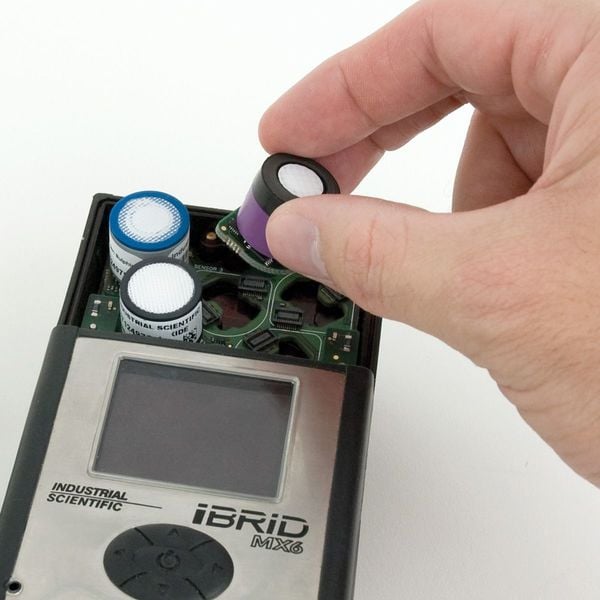 Industrial Scientific MX6 iBrid Multi-Gas Detector, IP64, Audible, Vibrating, Visual, LCD, 10.5 hr Battery Life - MX6-K1030301