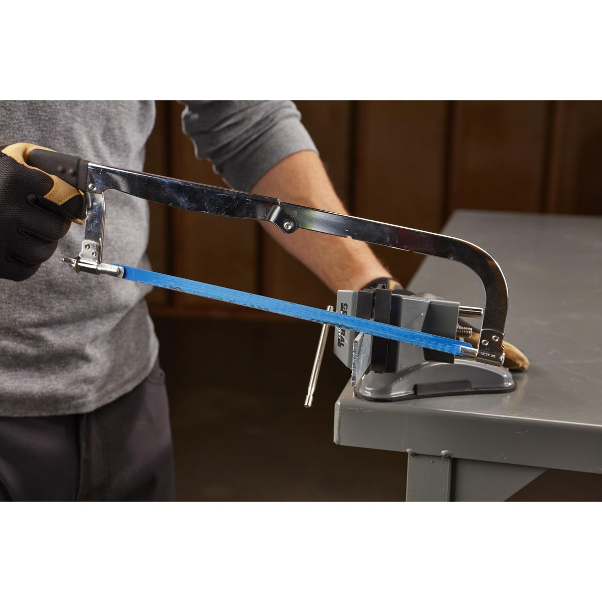 Central Machinery 23/4 in. Articulated Vacuum Vise 59116 Ferredepot