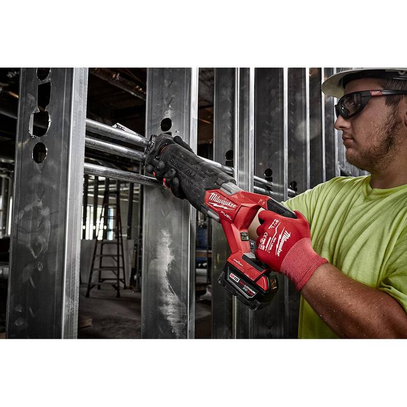 Milwaukee M18 FUEL GEN-2 18V Sierra reciproca inalámbrica sin escobillas de iones de litio SAWZALL (solo herramienta) con hojas (5 piezas) - 2821-20-48-00-5713S