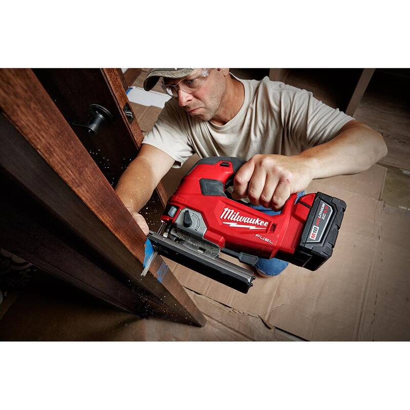 Sierra ingleteadora compuesta deslizante de bisel dual inalámbrica Milwaukee M18 FUEL 18V de 7-1/4 pulgadas con sierra caladora - 2733-20-2737-20