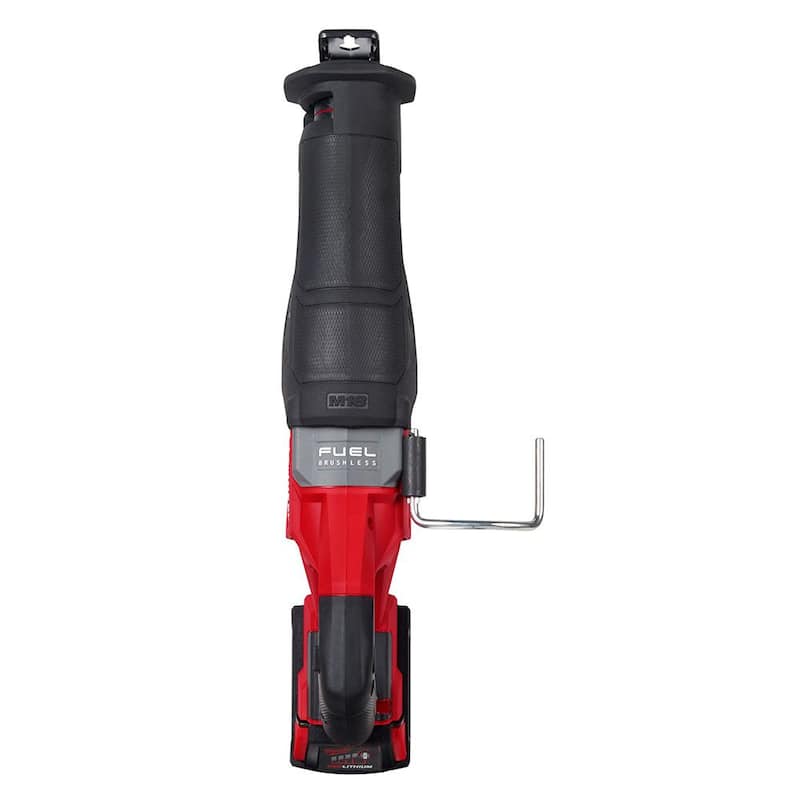 Kit de sierra alternativa inalámbrica Milwaukee M18 FUEL de 18V con motor sin escobillas de iones de litio, junto con taladro percutor de 1/2 pulgadas M18 FUEL - 2821-21-2904-20.