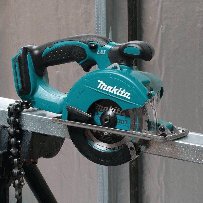 Si, esto sería "Sierra para corte de metal inalámbrica de 5-3/8 in. Makita 18V LXT de ion de litio (solo herramienta) - XSC01Z"