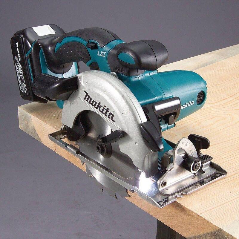 Sierra circular recortadora Makita 18V LXT de 5-3/8 pulgadas (Herramienta solamente) - XSS03Z