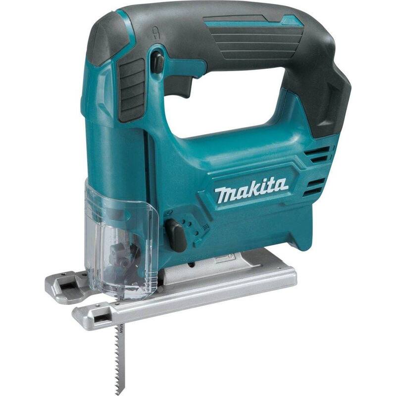 Si bien el titulo no indica una marca específica, parece tratarse de una sierra caladora inalambrica de ion de litio Makita 12V max CXT (herramienta solamente) - VJ04Z.