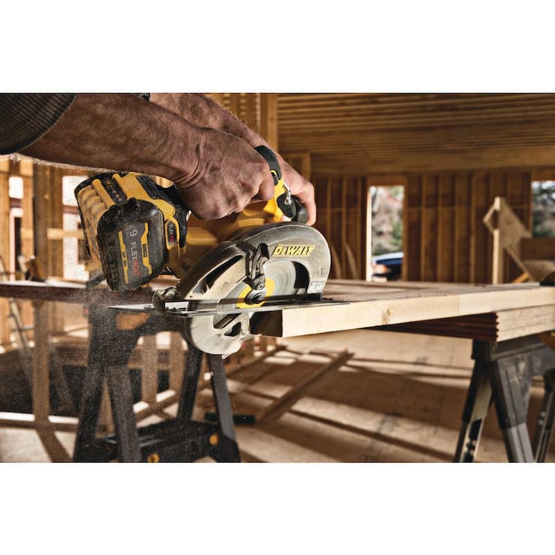 DEWALT FLEXVOLT 60V MAX Sierra Circular Inalámbrica Brushless de 7-1/4 pulgadas con Freno (Herramienta Únicamente) - DCS578B