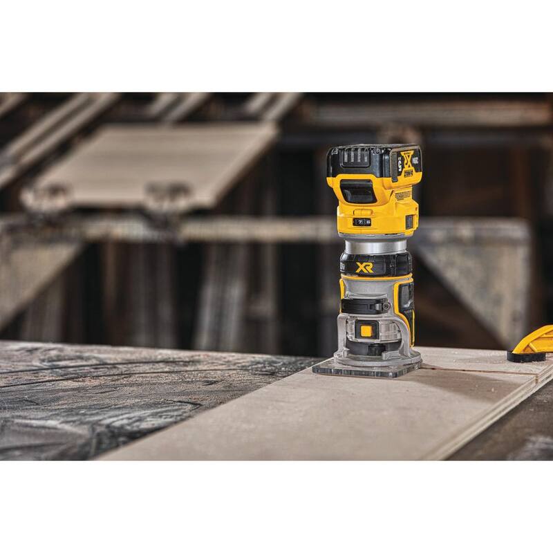 Sierra circular inalámbrica sin escobillas DEWALT 20V MAX de 6-1/2 pulgadas y enrutador compacto inalámbrico sin escobillas DEWALT 20V MAX XR (Herramientas solamente) - DCS565BWDCW600B