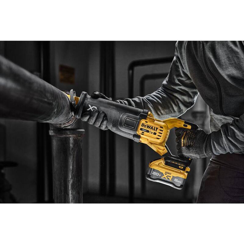 Sierra de sable DEWALT 20V XR con batería de iones de litio de 20V Max XR 8.0 Ah - DCS384BWDCB2108