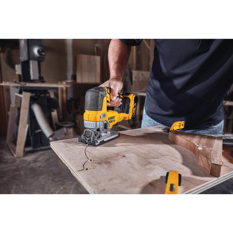 Si la marca del producto no debe traducirse, el título sería: DEWALT 20V Max XR Lithium-Ion Cordless Brushless Jigsaw with Powerstack 5.0 Ah Battery and Charger - DCS334BWCBP520C

En caso de que la marca deba ser traducida, el título sería: Sierra de vaivén inalámbrica sin escobillas de litio DEWALT 20V Max XR con batería Powerstack 5.0 Ah y cargador - DCS334BWCBP520C