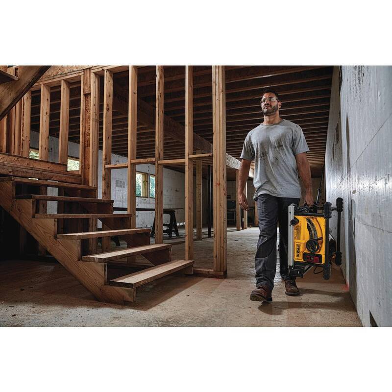 Siendo fiel a la petición de no traducir la marca del producto, el título traducido sería: "Sierra de mesa para sitio de trabajo compacta DEWALT de 15 amperios con soporte para sierra de mesa compacta - DWE7485WDW7451"