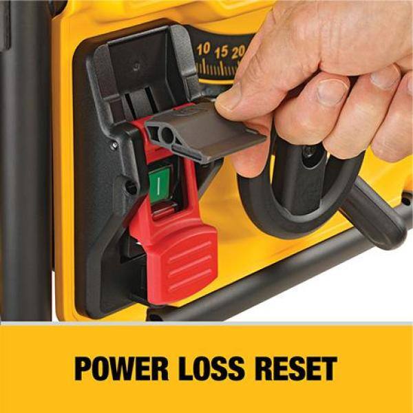 Si la marca del producto es la única parte que no deseas traducir, entonces la traducción del título sería:

DEWALT 15 Amp Corded 8-1/4 in. Compact Jobsite Tablesaw with Compact Table Saw Stand - DWE7485WS

Sería:

Sierra de mesa compacta para sitio de trabajo con cable de 15 amperios y 8-1/4 pulgadas con soporte de sierra de mesa compacto - DWE7485WS