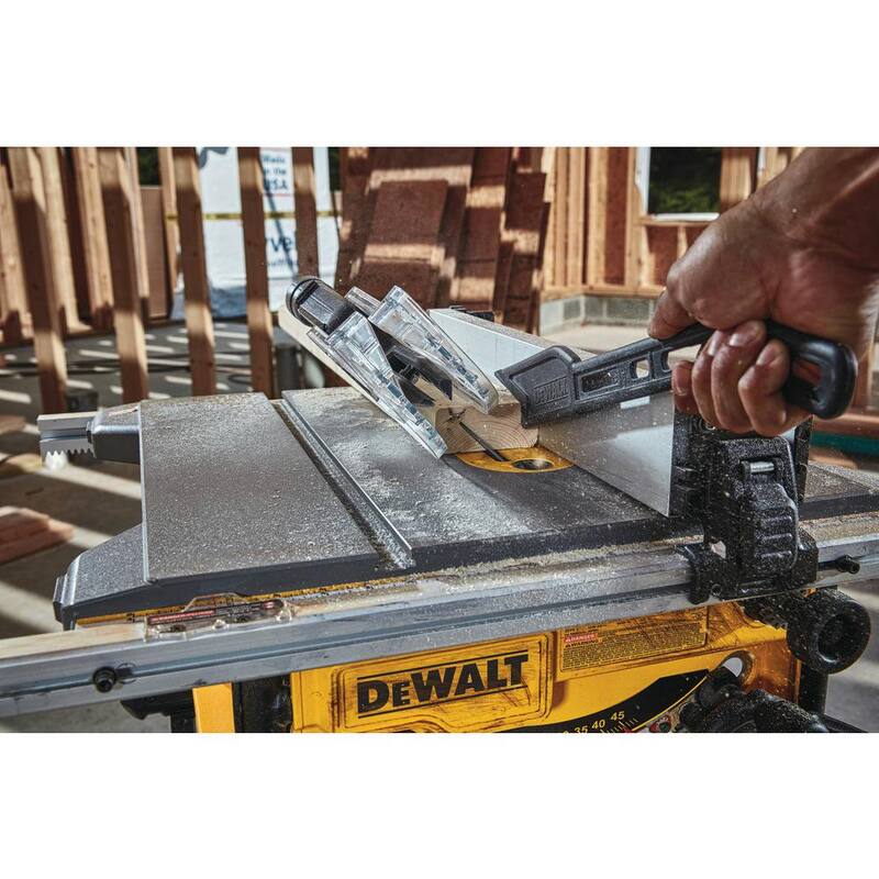 Si la marca del producto es la única parte que no deseas traducir, entonces la traducción del título sería:

DEWALT 15 Amp Corded 8-1/4 in. Compact Jobsite Tablesaw with Compact Table Saw Stand - DWE7485WS

Sería:

Sierra de mesa compacta para sitio de trabajo con cable de 15 amperios y 8-1/4 pulgadas con soporte de sierra de mesa compacto - DWE7485WS