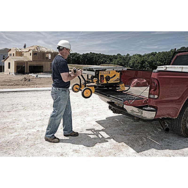 Si traducción de la marca del producto: Sierra de mesa para sitio de trabajo con soporte rodante de 10 pulgadas y cable de 15 amperes DEWALT con taladro/destornillador de 1/2 pulgada de 20V, dos baterías de 1.3Ah y cargador - DWE7491RSW771C2