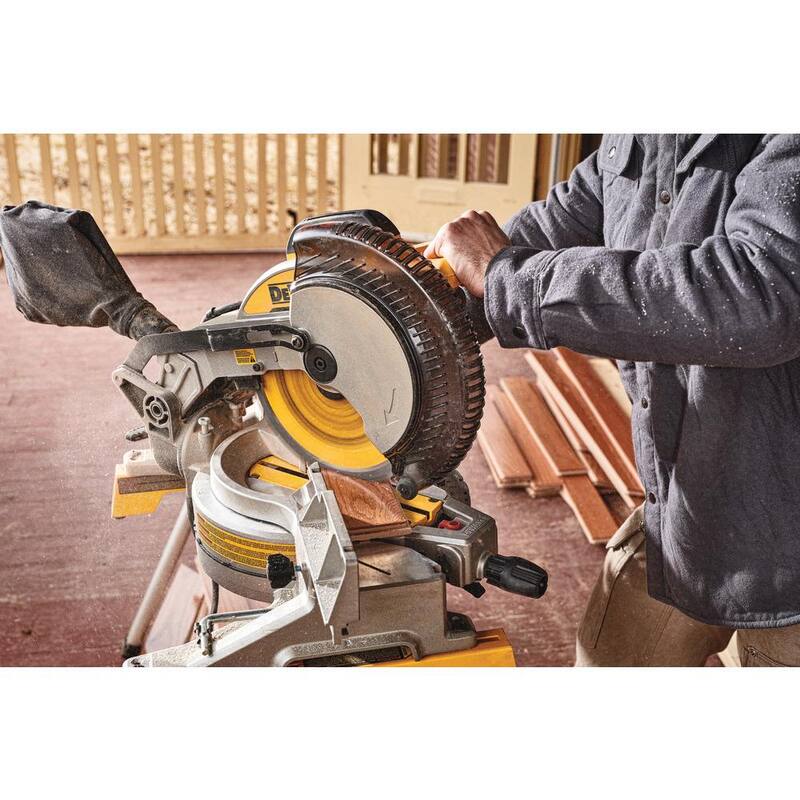 Sierra ingletadora compuesta de bisel sencillo DEWALT de 15 amperios y cable de 10 pulgadas - DWS713