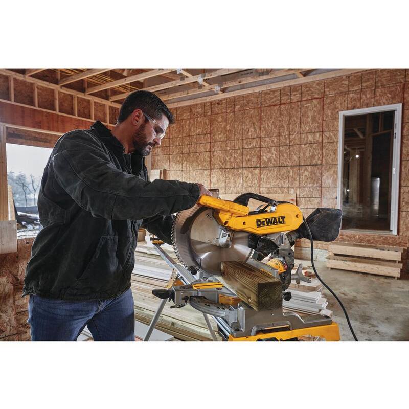 Sierra ingleteadora compuesta de doble bisel DEWALT de 15 amperes y 12 pulgadas con cable - DWS716