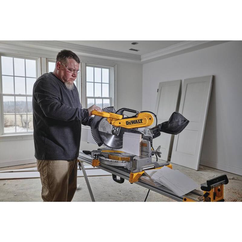 Sierra ingleteadora compuesta de doble bisel DEWALT de 15 amperes y 12 pulgadas con cable - DWS716