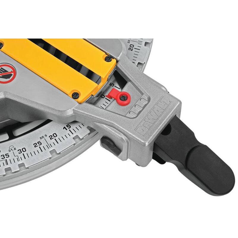 Si la marca del producto no se traduce, el título sería: DEWALT 15 Amp Alámbrico 12 pulgadas Sierra Inglete Compuesta de Doble Bisel con LED de Línea de Corte - DWS716XPS